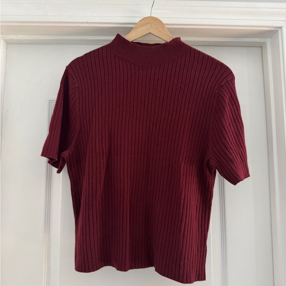 Ribbed Short-Sleeve Mock Neck Crop Top - Burgundy